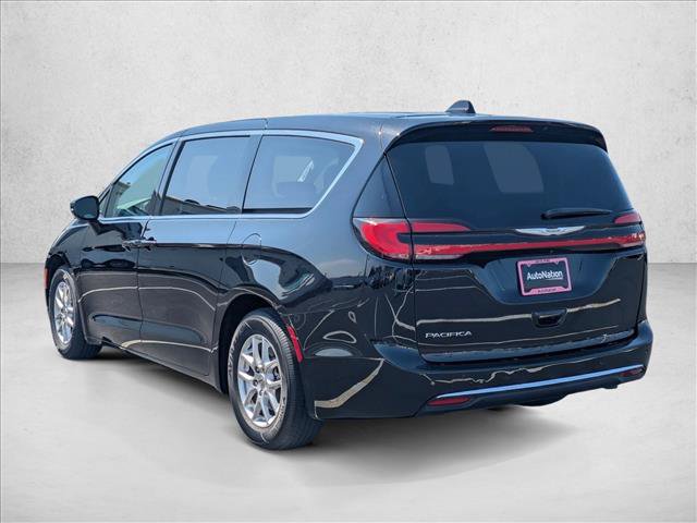 Used 2024 Chrysler Pacifica Touring-L FWD image 8
