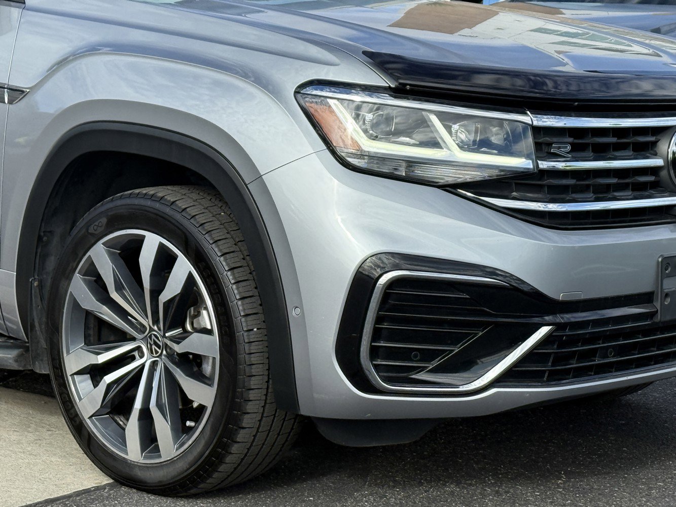 Used 2023 Volkswagen Atlas SEL Premium image 2