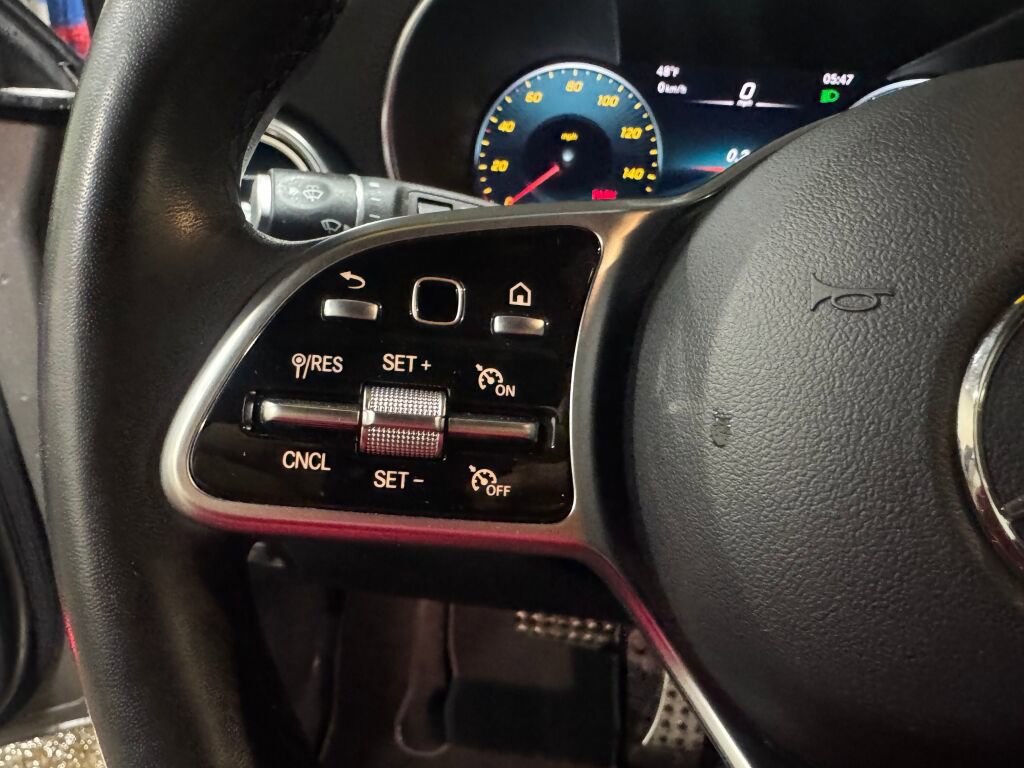 Used 2021 Mercedes-Benz GLC 300 4MATIC image 9