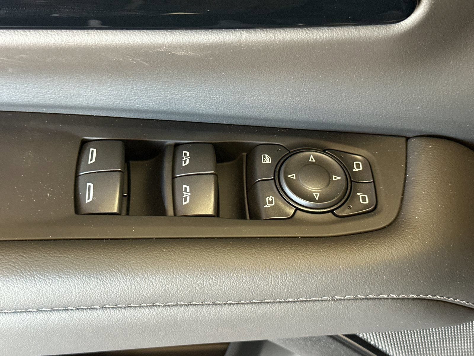 Used 2026 Chevrolet Suburban LT w/ Comfort Package RWD image 12
