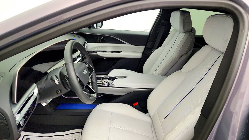 Used 2025 Cadillac Lyriq Luxury AWD/4WD image 17
