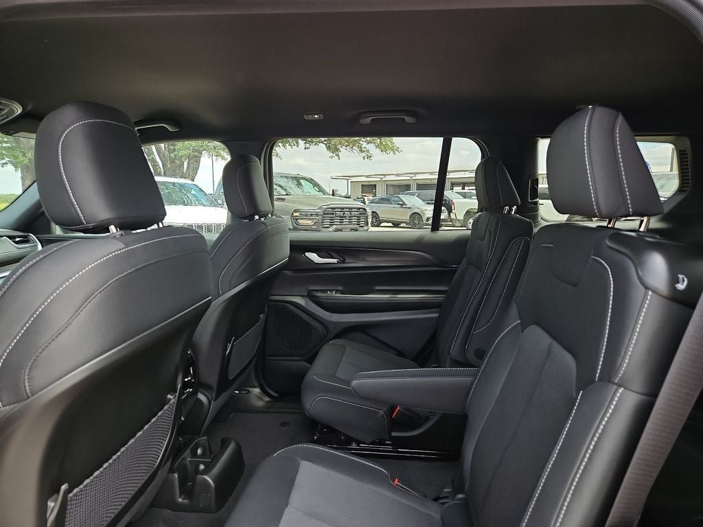 New 2026 Jeep Grand Cherokee L 2WD image 18