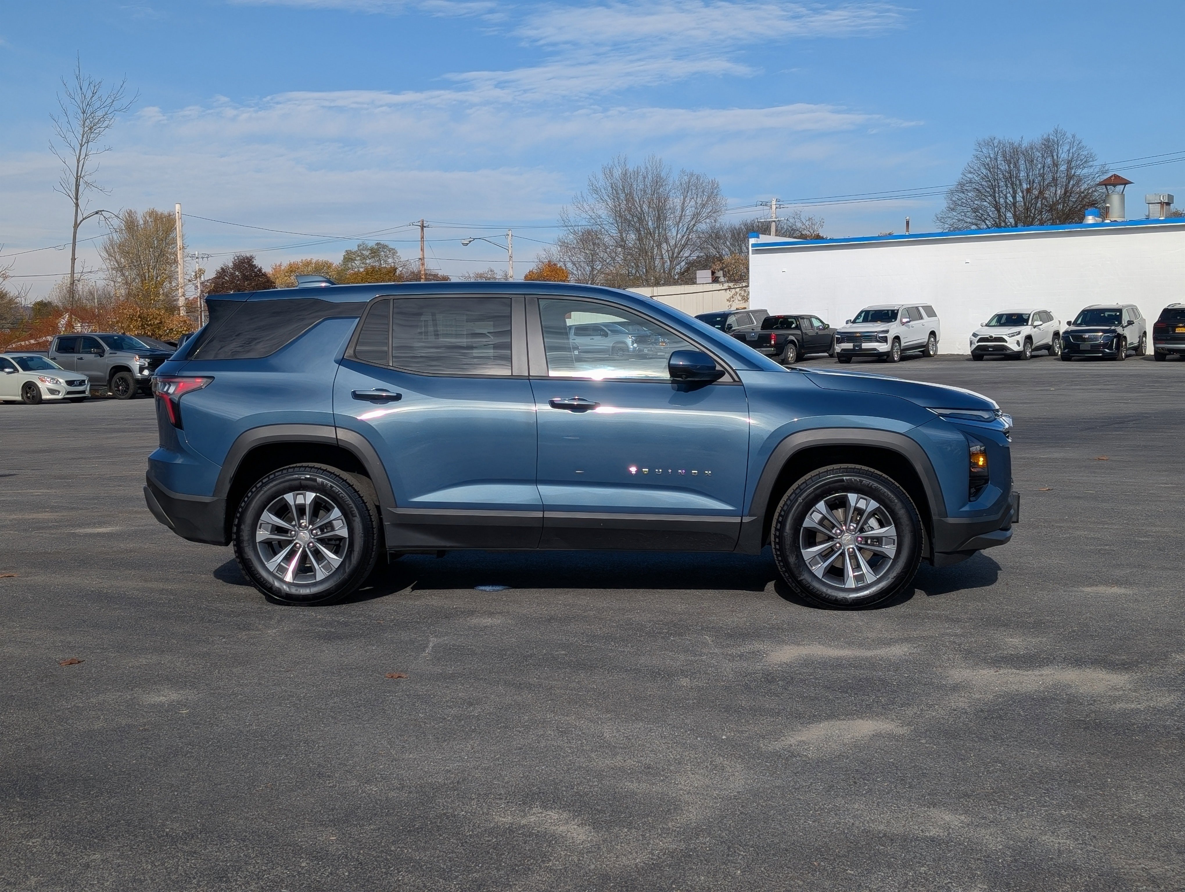 Used 2025 Chevrolet Equinox LT w/ Safety and Technology Package image 8