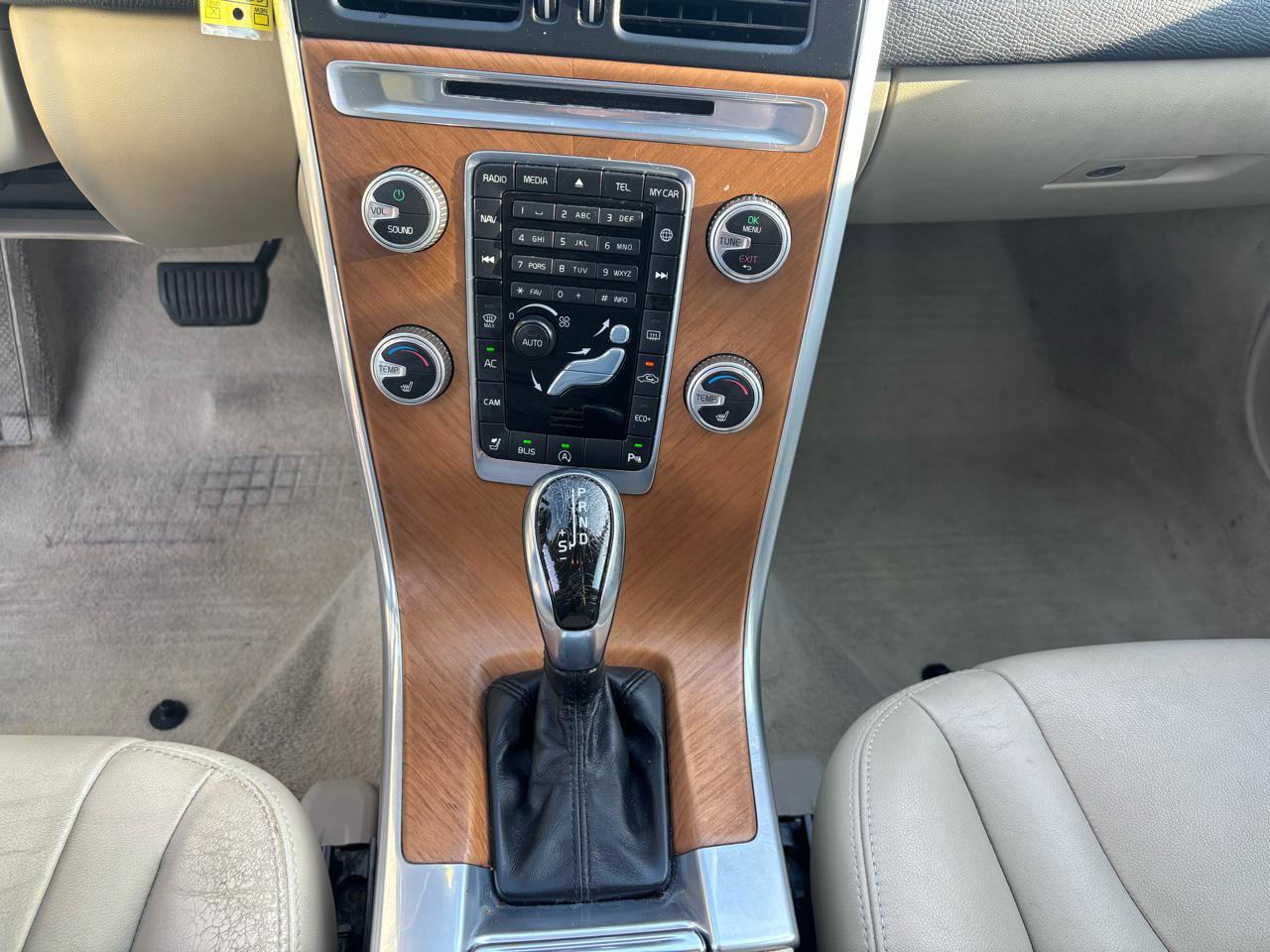 Used 2015 Volvo XC60 T6 w/ Proximity Package FWD image 15