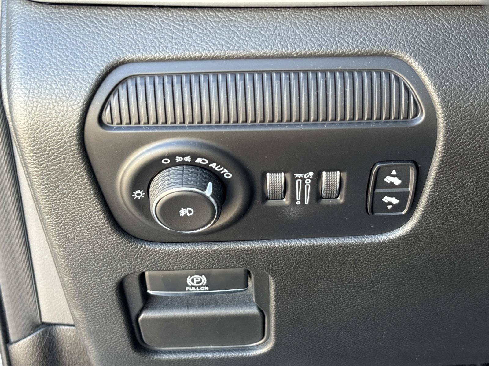 Used 2024 Jeep Wagoneer Series II w/ Rear Seat Video Group 1 AWD/4WD image 18