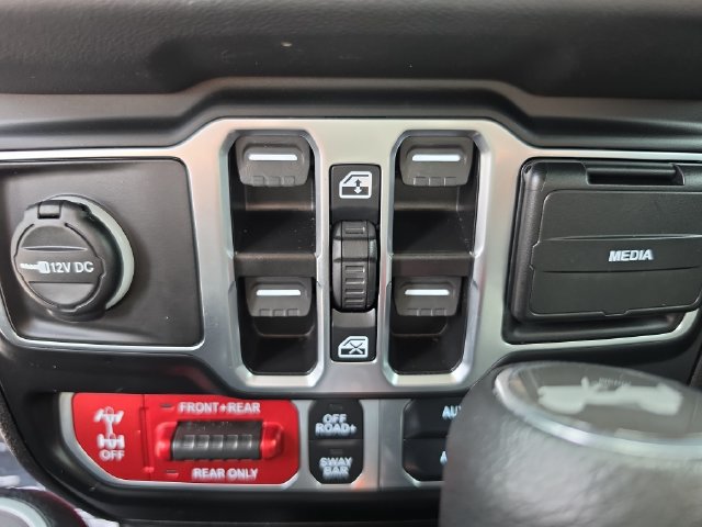 Used 2026 Jeep Wrangler Unlimited Rubicon AWD/4WD image 18