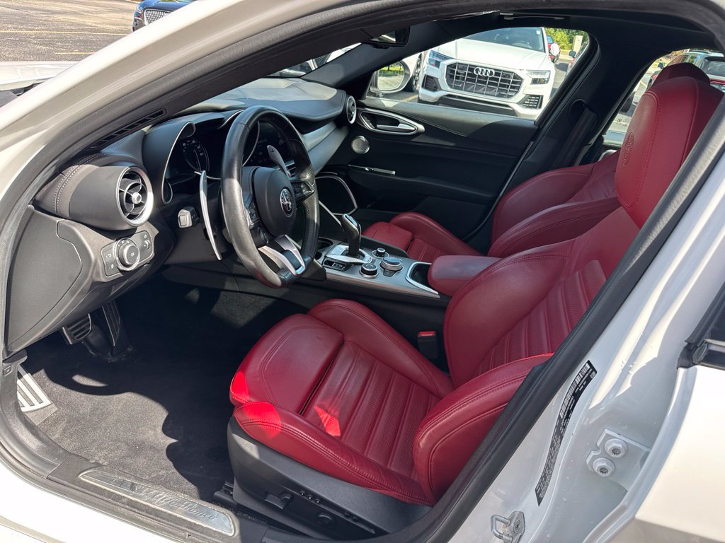 Used 2022 Alfa Romeo Giulia Veloce AWD/4WD image 27