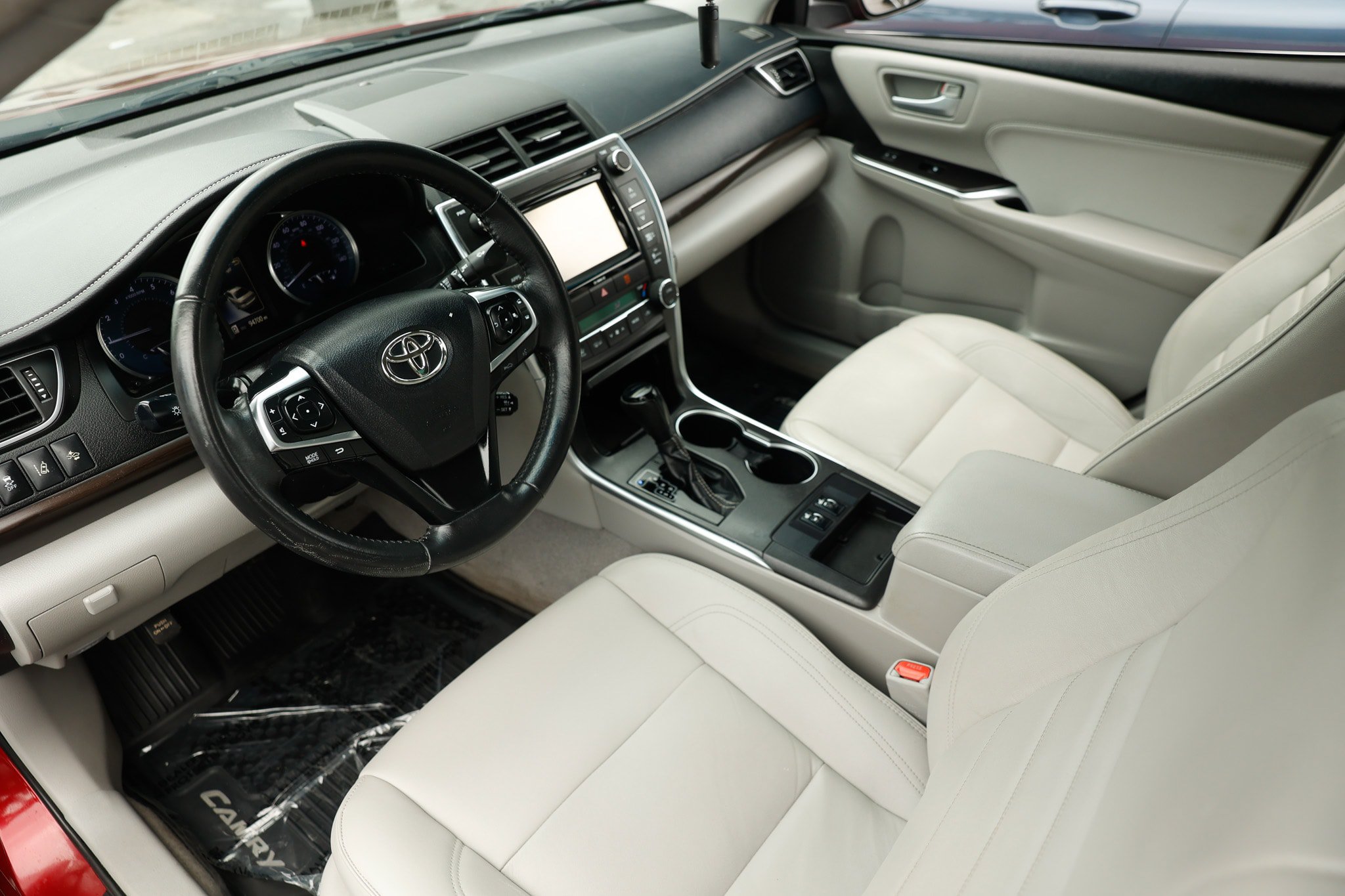 Used 2017 Toyota Camry XLE w/ Advanced Technology Package FWD image 6