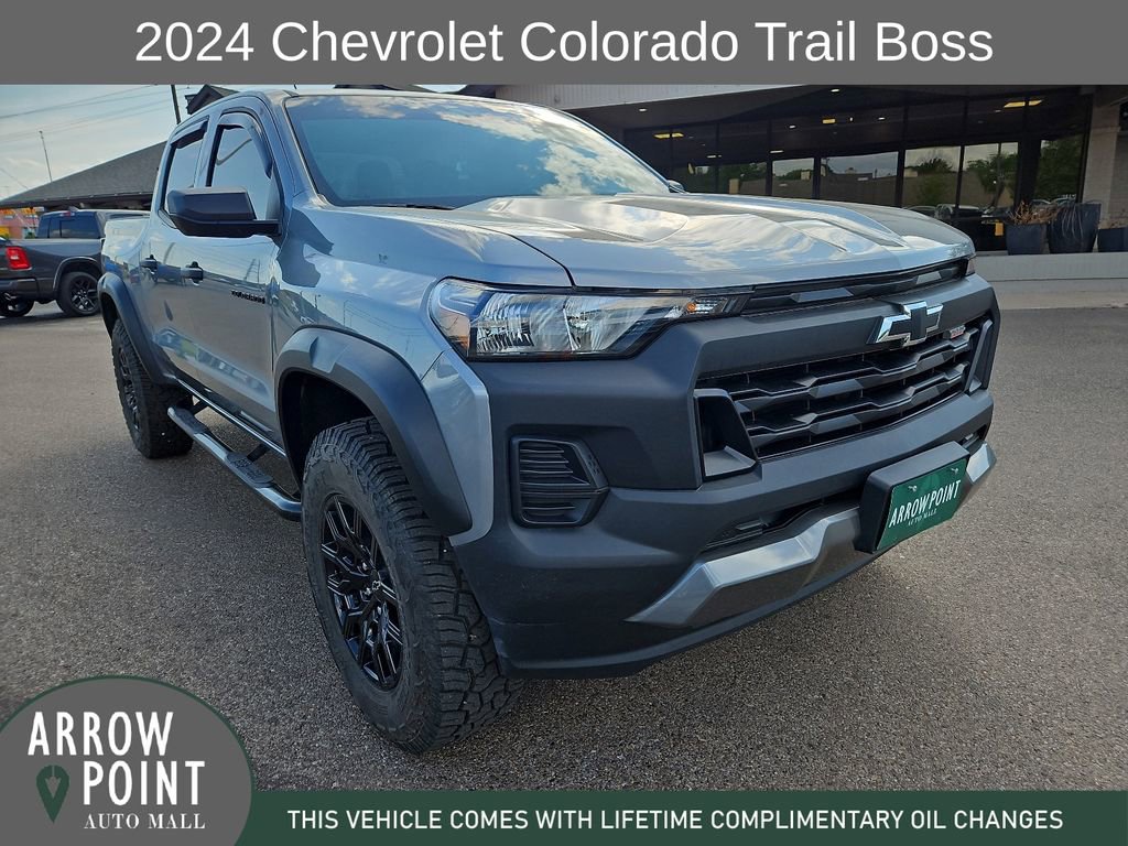 Used 2024 Chevrolet Colorado Trail Boss w/ Advanced Trailering Package image 2