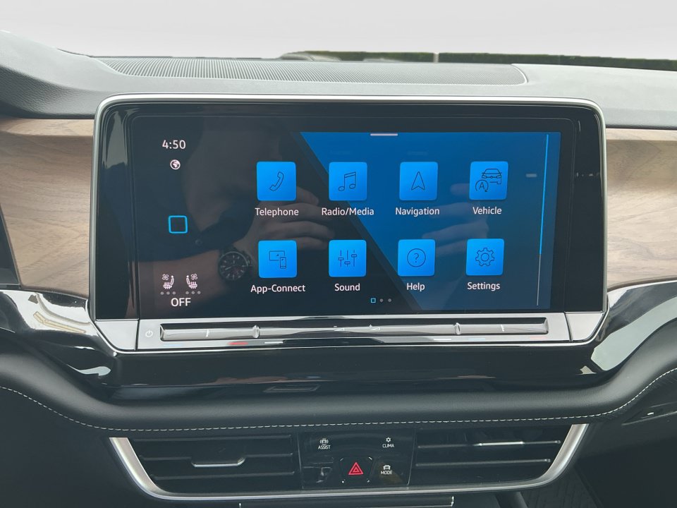Certified 2025 Volkswagen Atlas SE FWD image 21