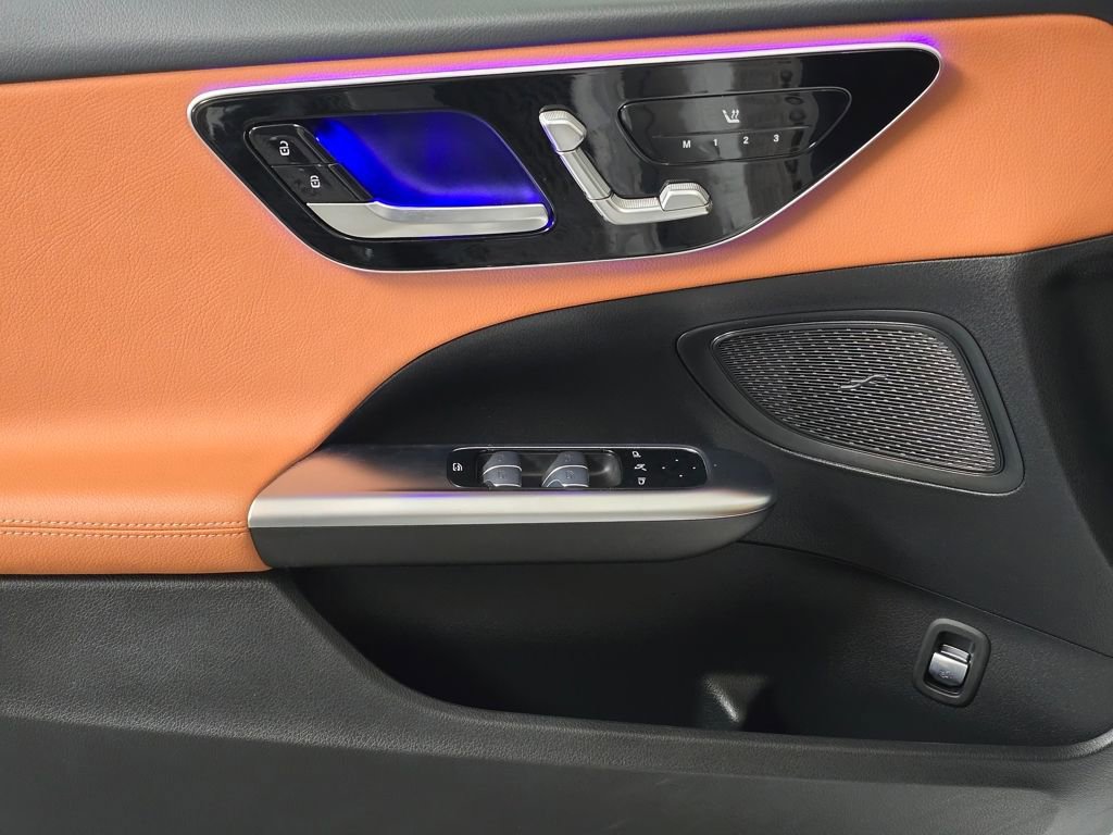 Used 2025 Mercedes-Benz C 300 4MATIC Sedan image 12