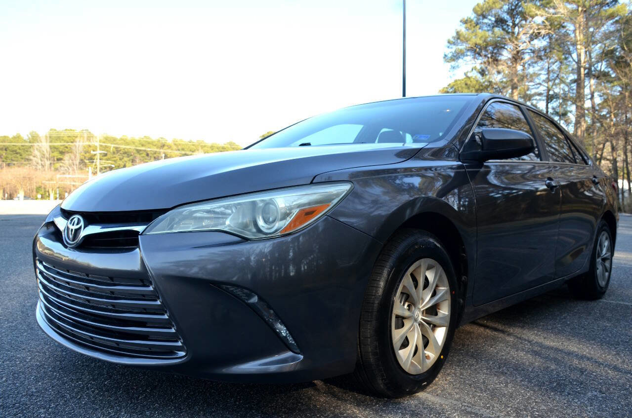 Used 2015 Toyota Camry LE image 2