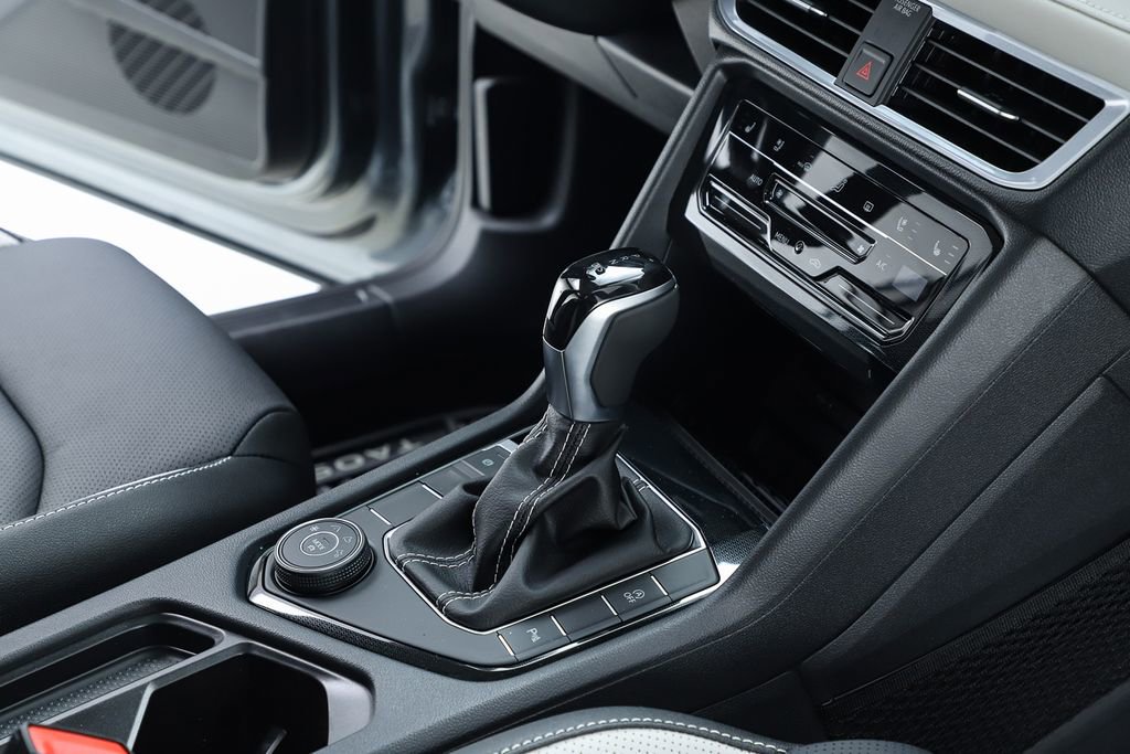 New 2025 Volkswagen Taos SEL image 34