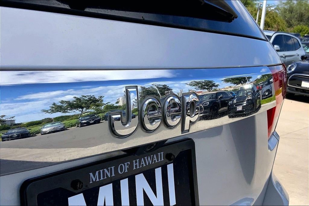 Used 2011 Jeep Grand Cherokee 70th Anniversary RWD image 27