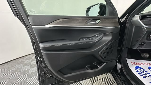 New 2026 Jeep Grand Cherokee L Limited w/ Luxury Tech Group II AWD/4WD image 17