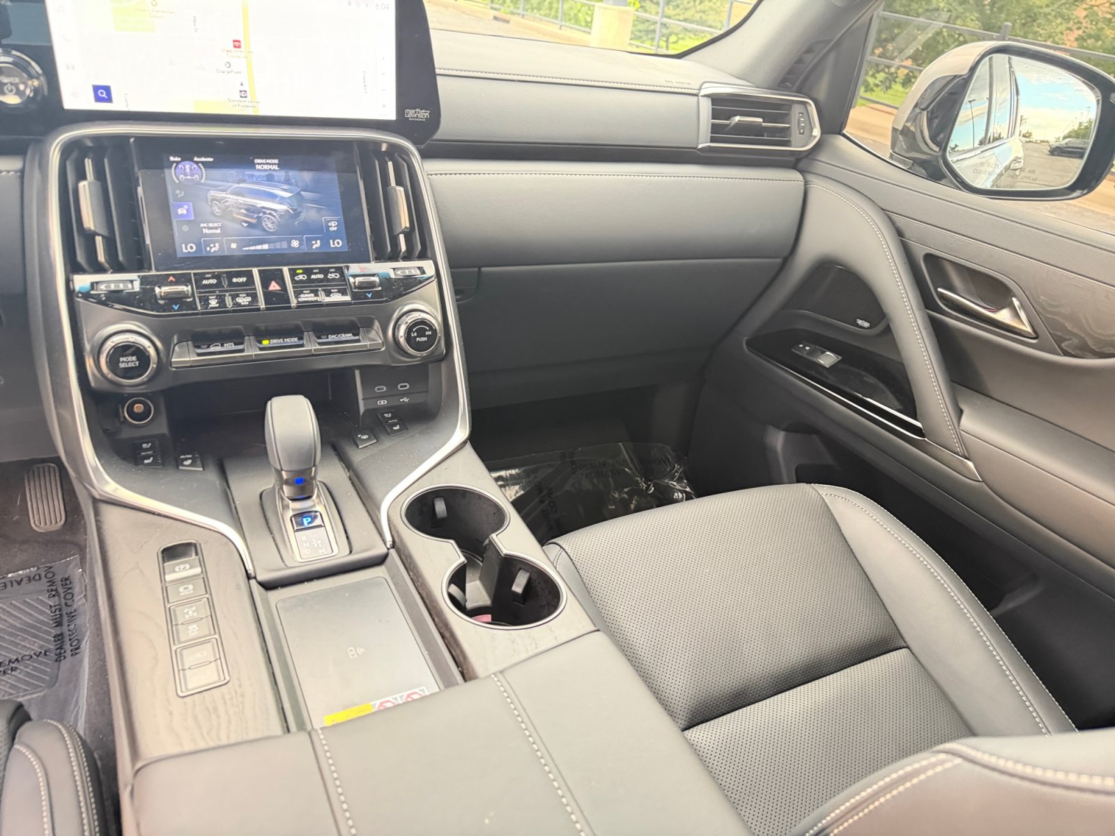 Used 2025 Lexus LX 700h Luxury w/ Accessory Package (Z1) AWD/4WD image 19