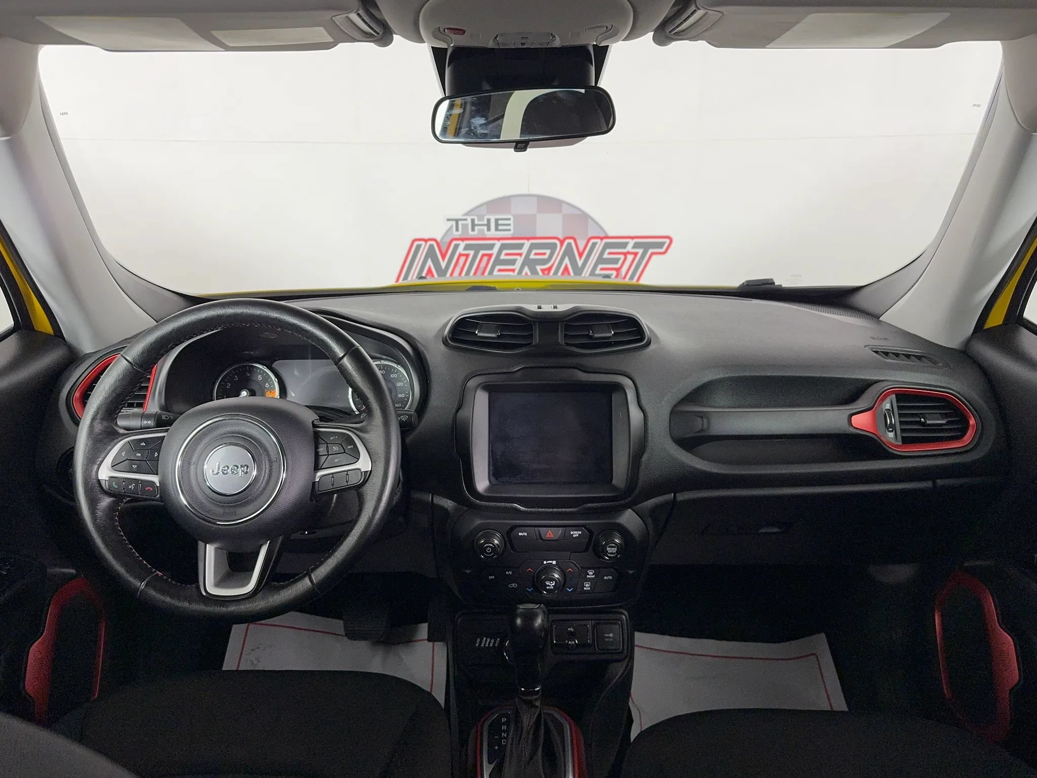 Used 2018 Jeep Renegade Trailhawk w/ UConnect 8.4 Nav Group AWD/4WD image 11