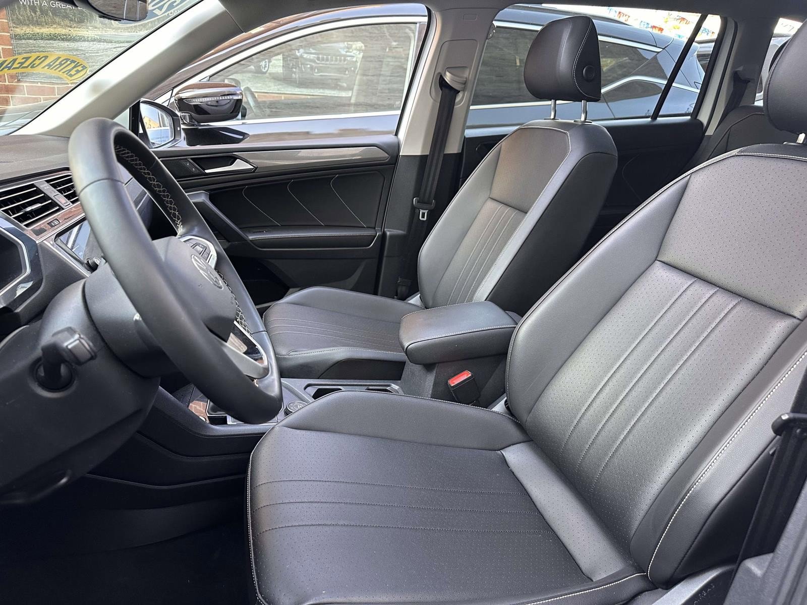 Used 2022 Volkswagen Tiguan SE w/ Panoramic Sunroof Package AWD/4WD image 15