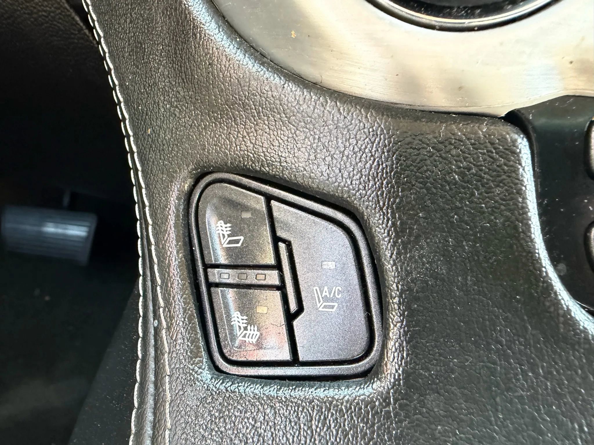 Used 2015 GMC Yukon SLT image 18