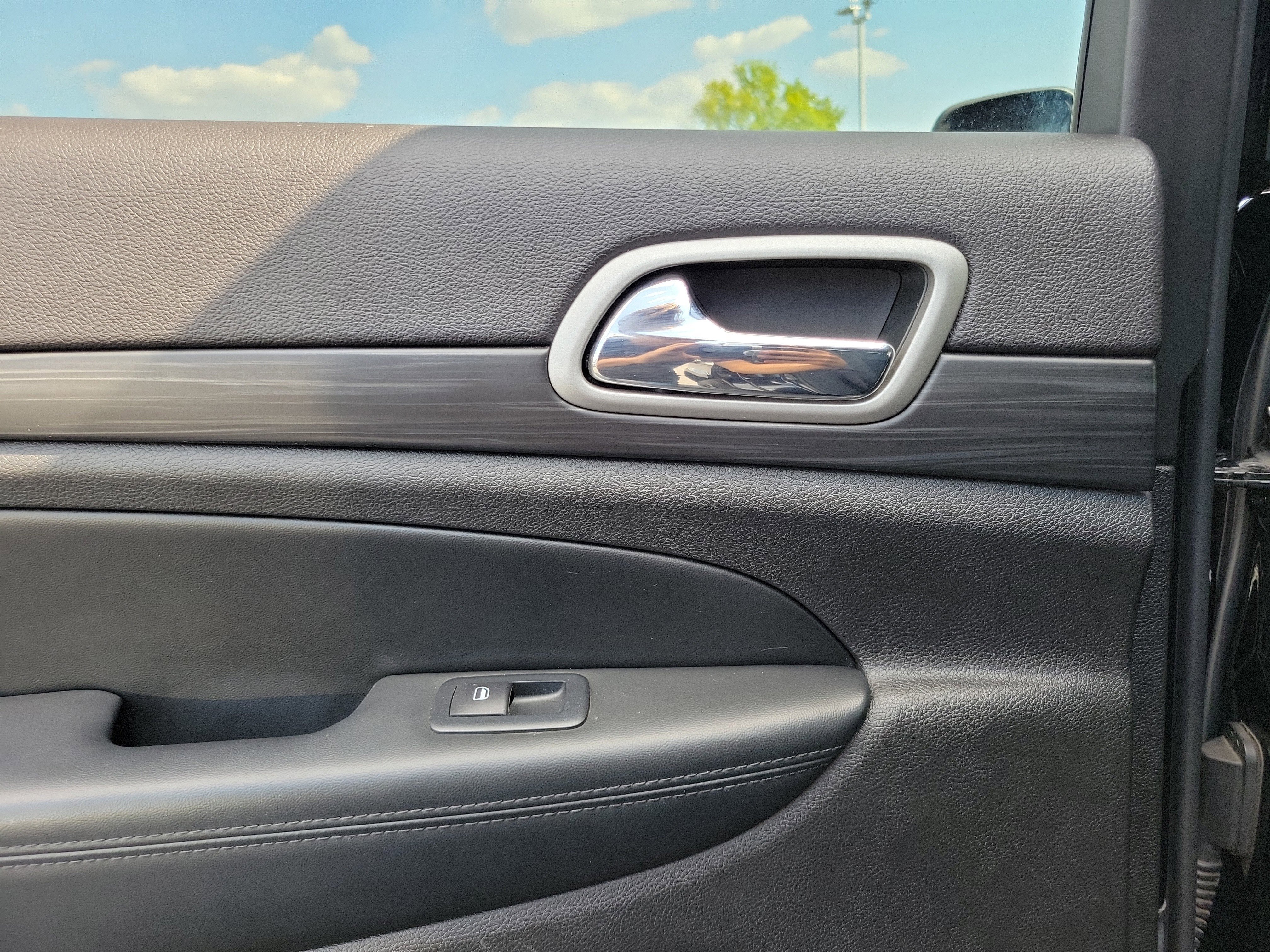 Used 2020 Jeep Grand Cherokee Altitude image 12