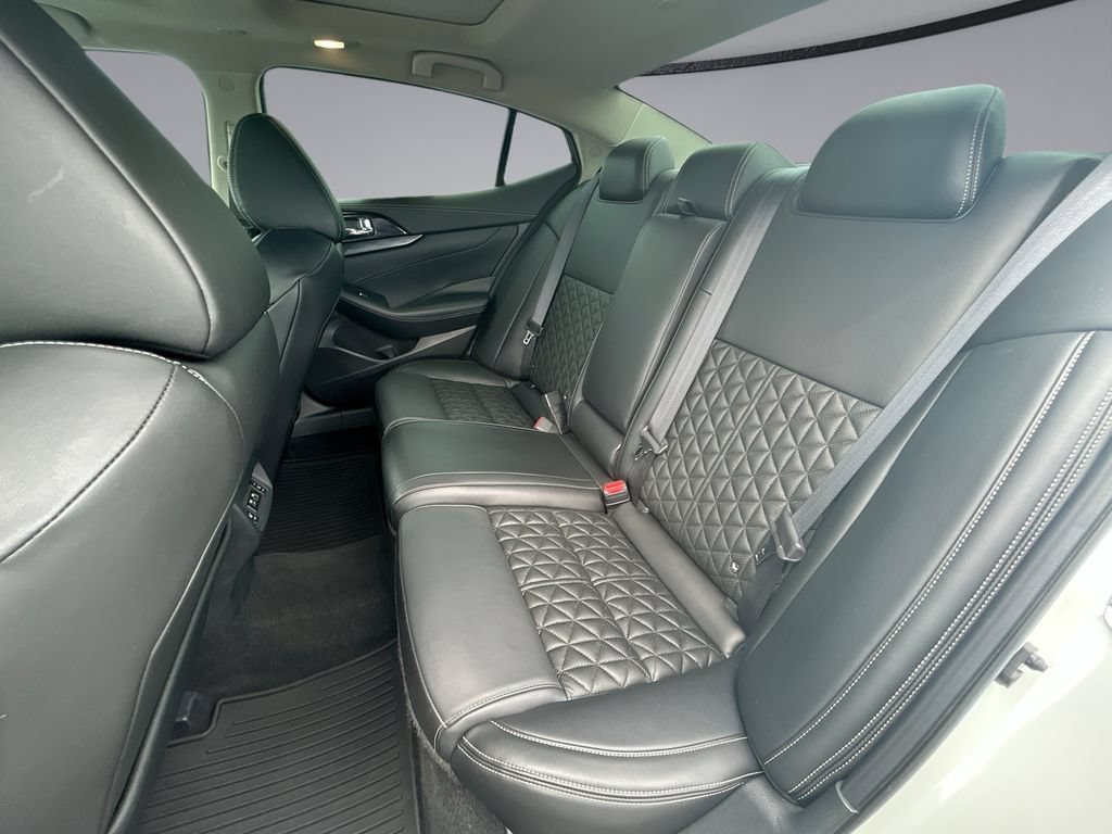 Used 2022 Nissan Maxima Platinum w/ Sport Mat Group FWD image 12