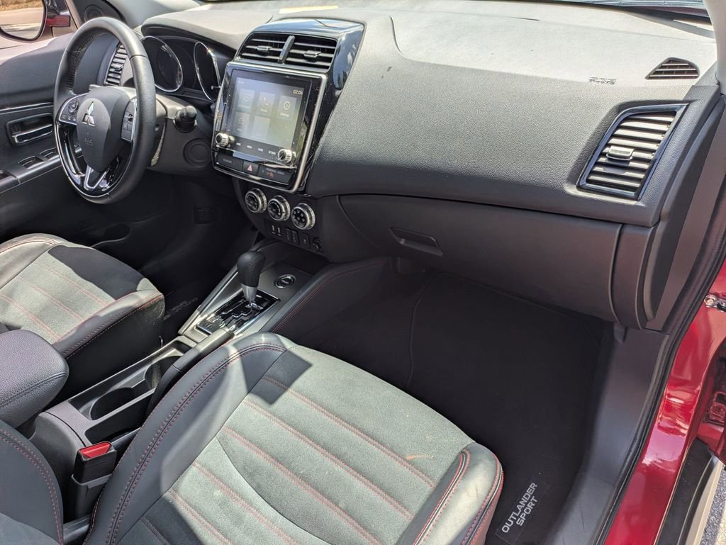 Used 2025 Mitsubishi Outlander Sport SE AWD/4WD image 29