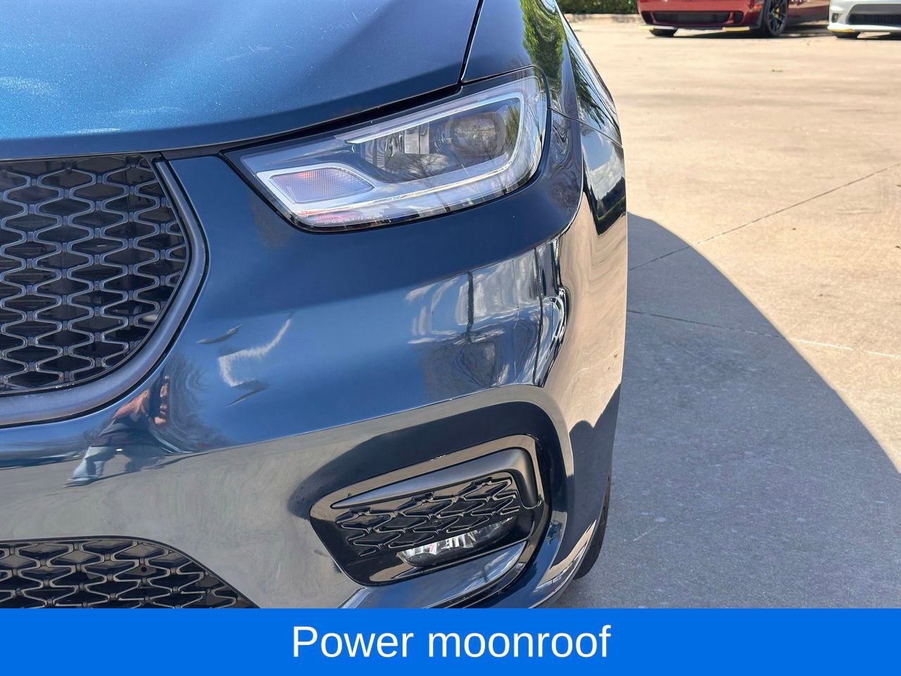 Used 2025 Chrysler Pacifica Limited image 6