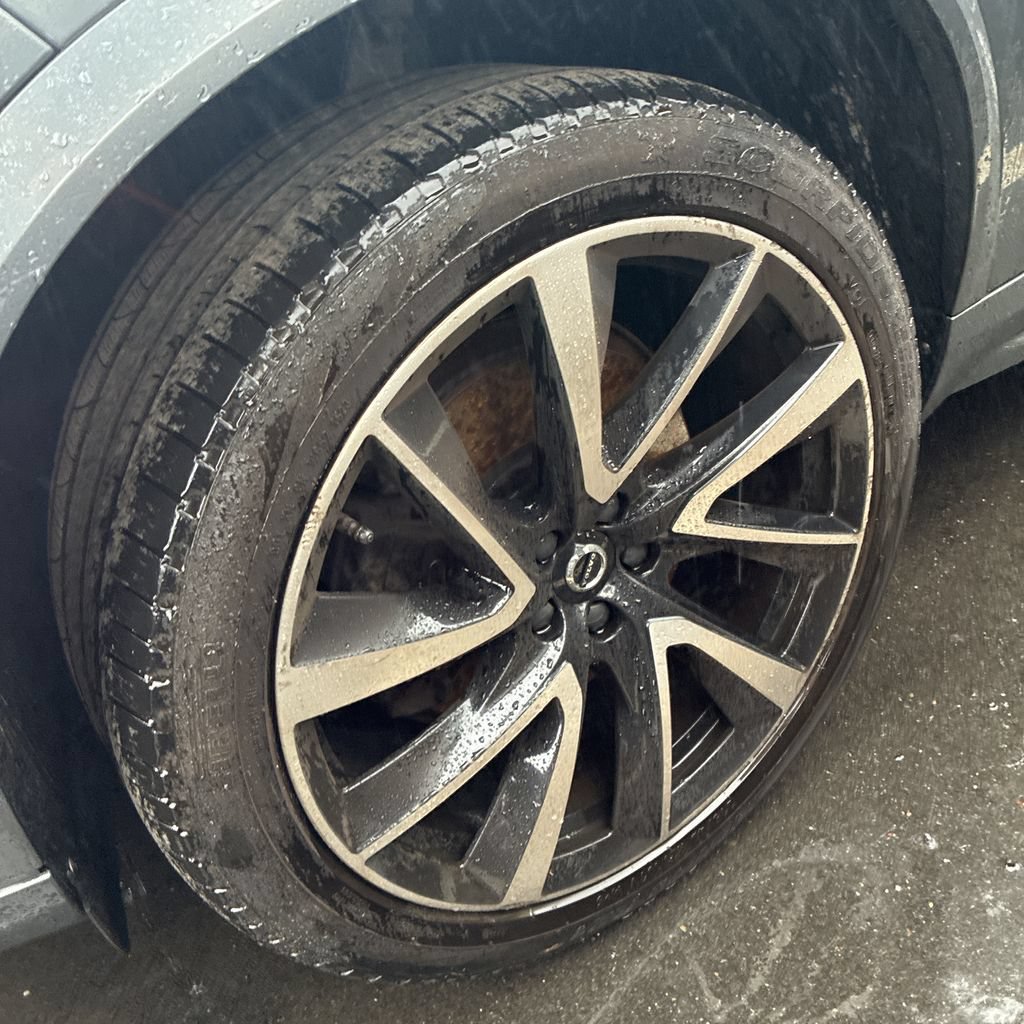 Used 2020 Volvo XC90 T6 Momentum w/ Protection Package Premier AWD/4WD image 11