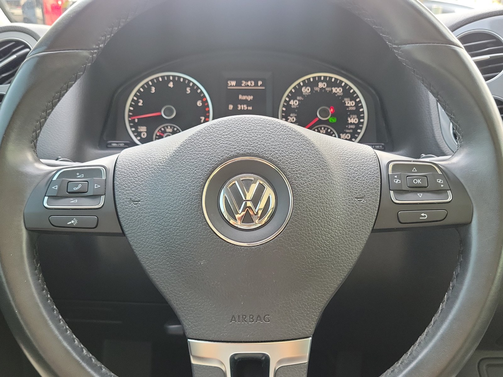 Used 2017 Volkswagen Tiguan SEL FWD image 22