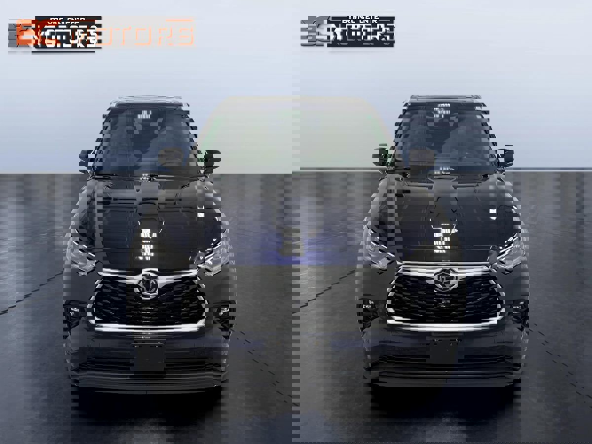 Used 2023 Toyota Highlander XLE image 8