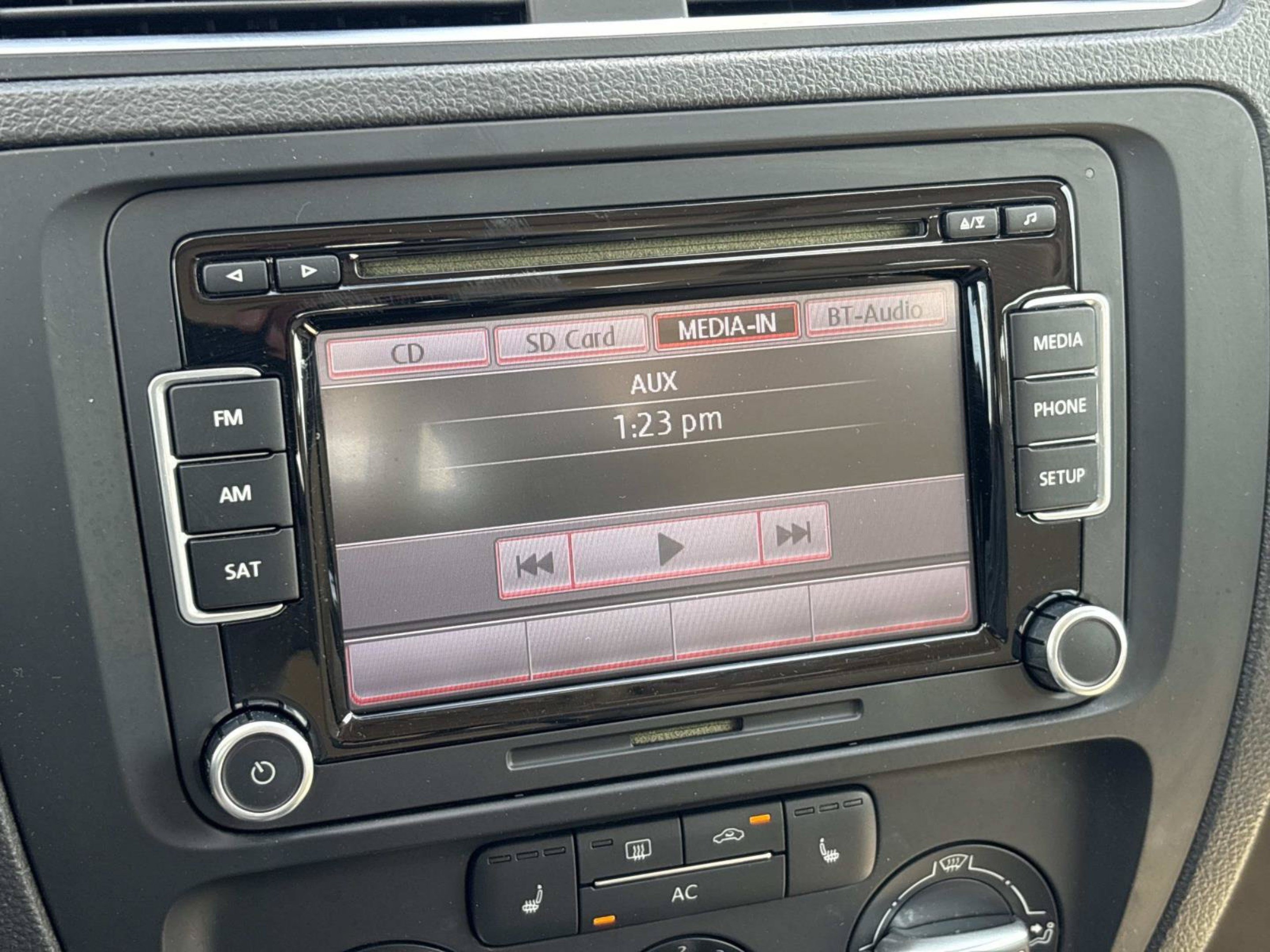 Used 2012 Volkswagen Jetta SE FWD image 26