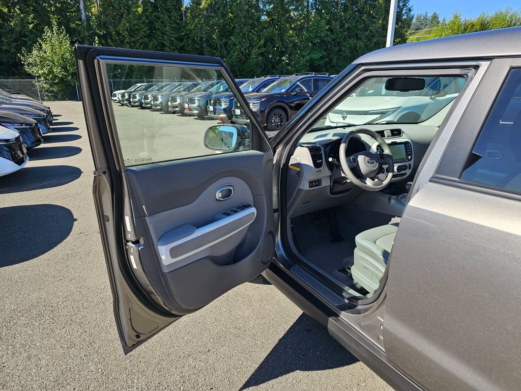 Used 2016 Kia Soul EV + w/ Paint Protection Film Package FWD image 19