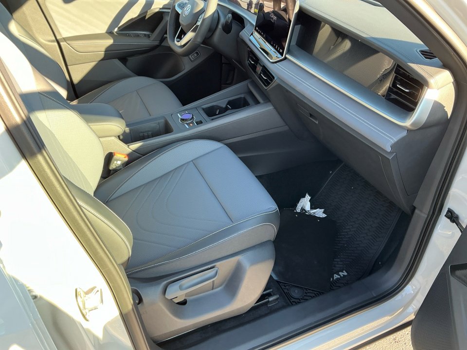 New 2026 Volkswagen Tiguan SE R-Line AWD/4WD image 27