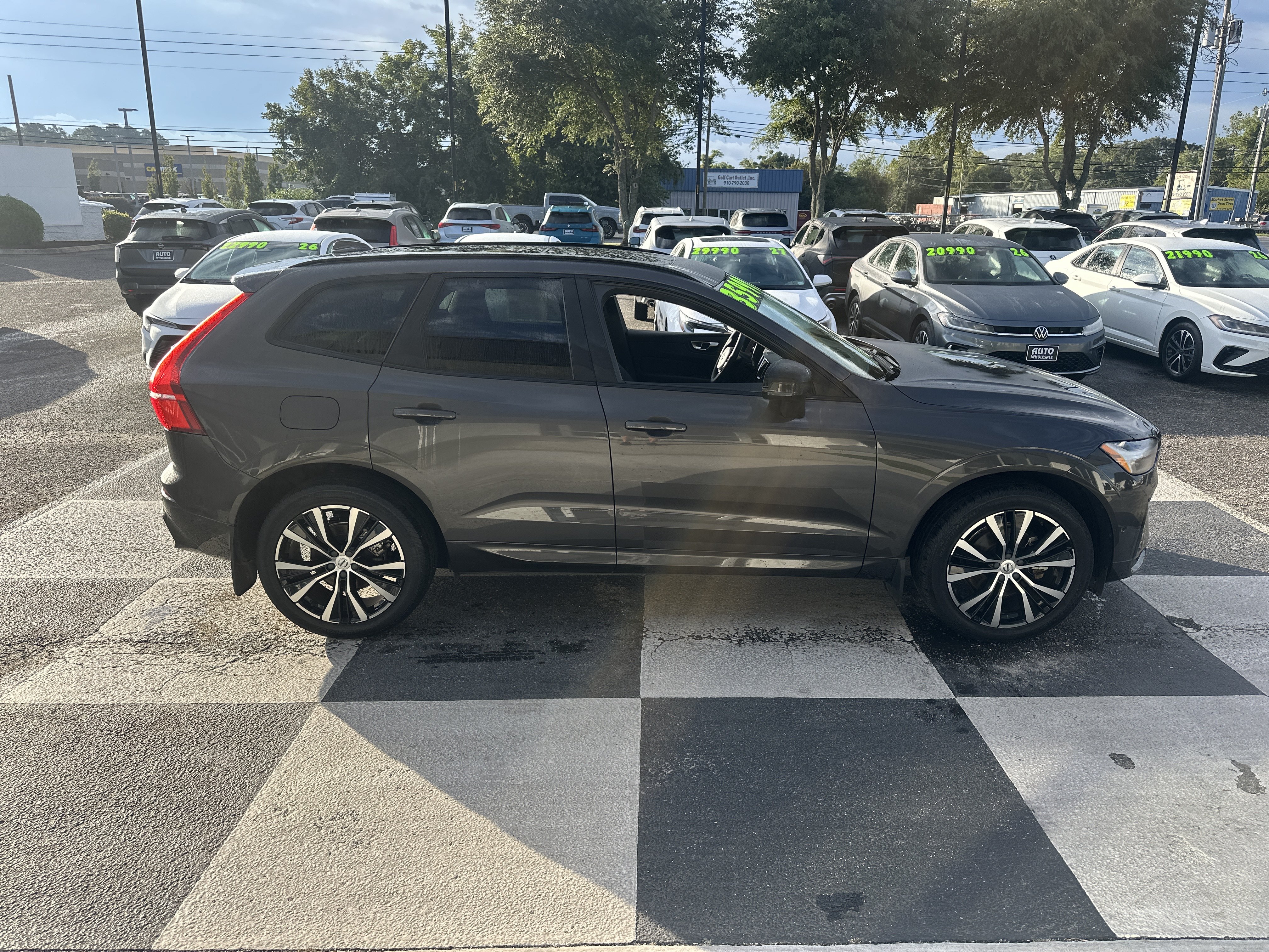 Used 2024 Volvo XC60 B5 Plus AWD/4WD image 3