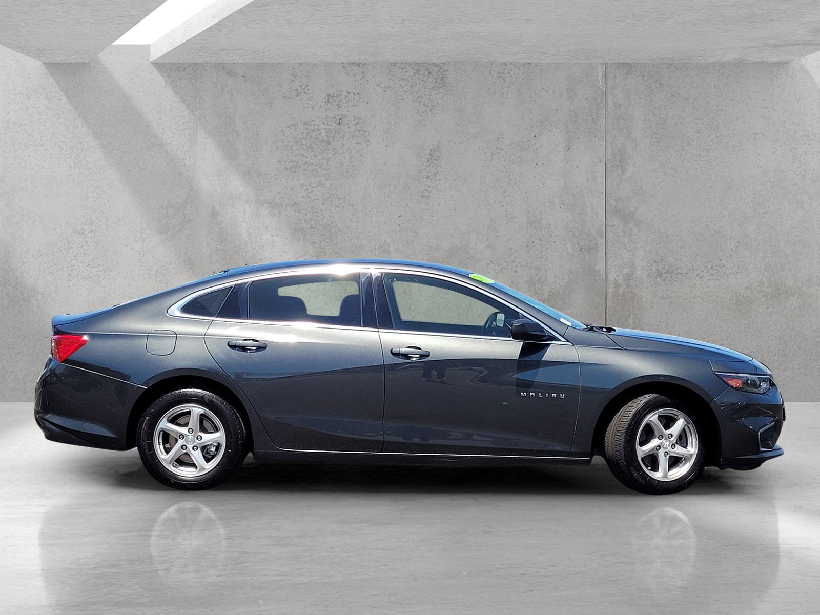 Used 2018 Chevrolet Malibu LS FWD image 3