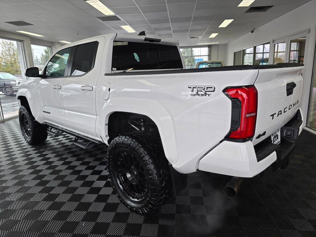 Used 2024 Toyota Tacoma TRD Sport w/ TRD Sport Upgrade Package image 5