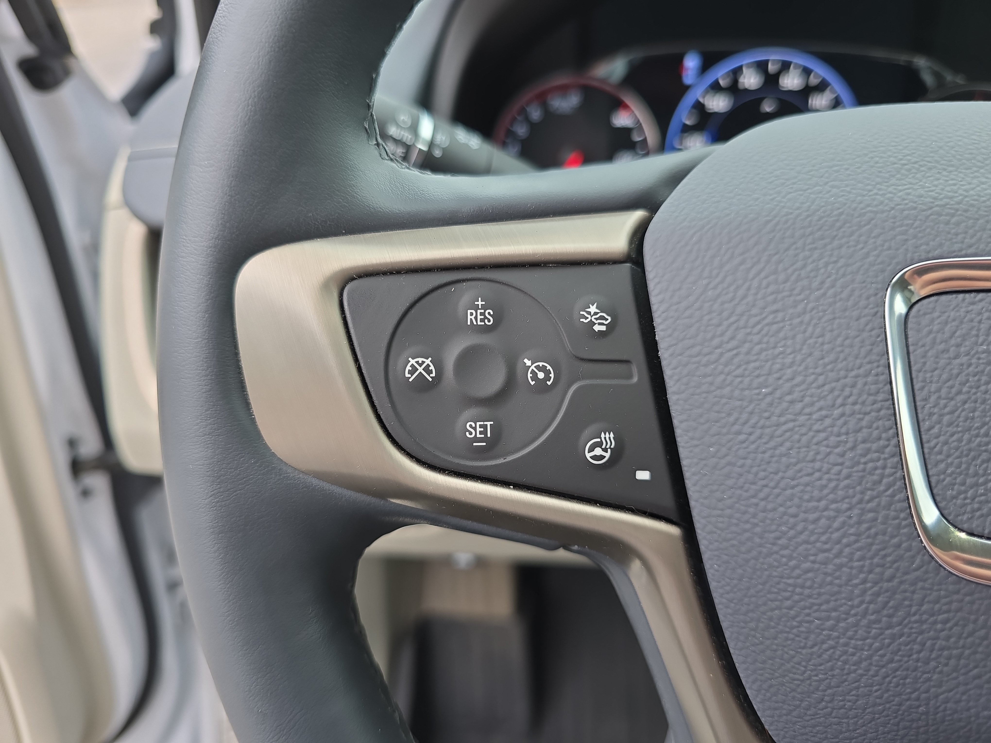 Used 2024 GMC Terrain Denali w/ Denali Premium Package AWD/4WD image 17