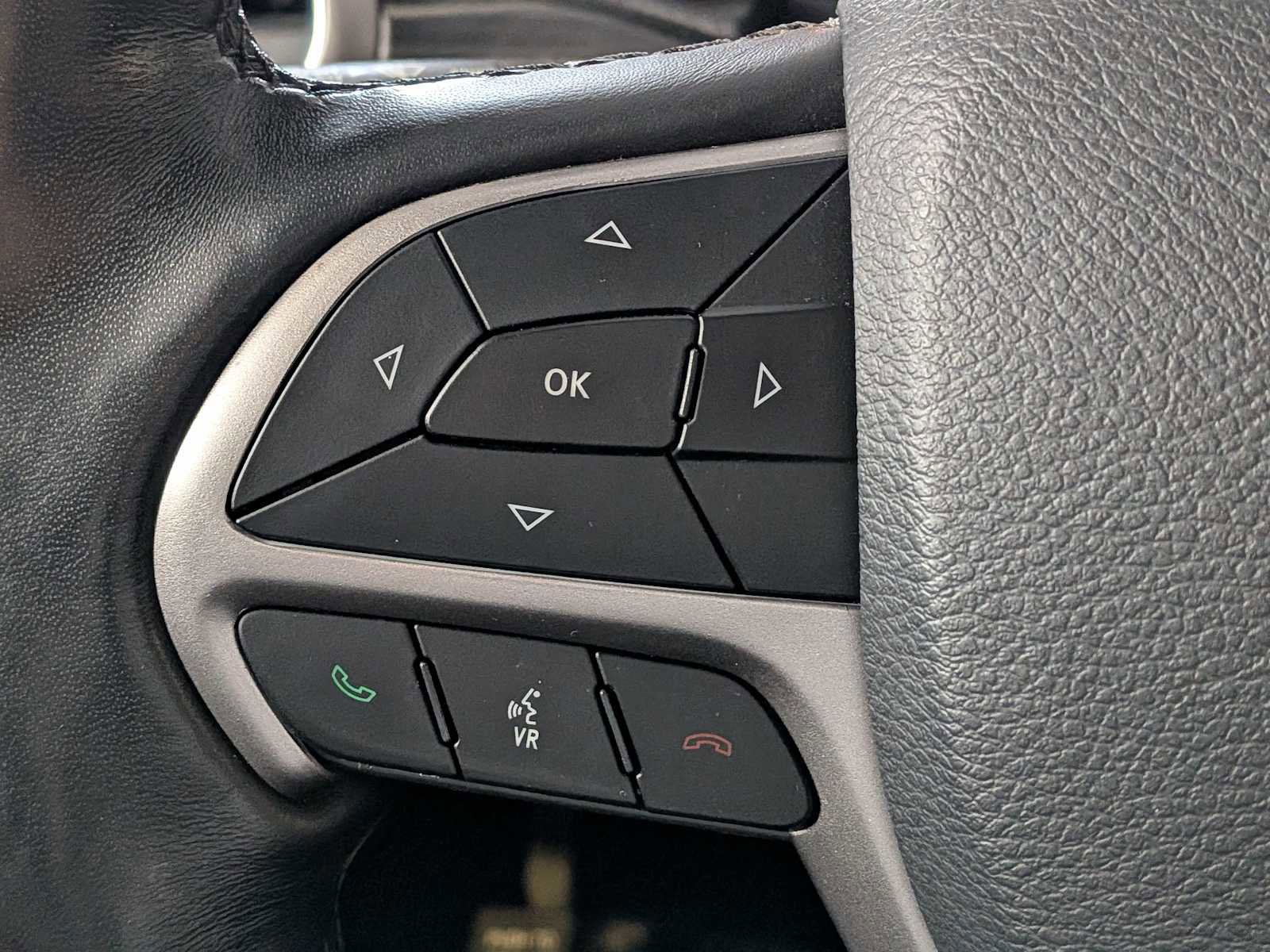 Used 2021 Jeep Grand Cherokee Laredo X image 24