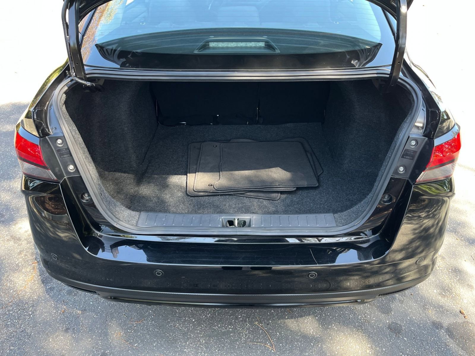 Used 2025 Nissan Versa SV FWD image 29
