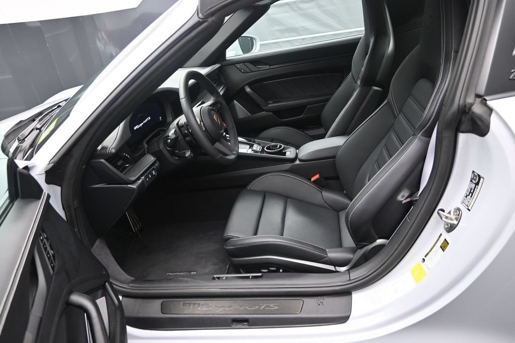 Certified 2025 Porsche 911 Targa 4 GTS AWD/4WD image 7