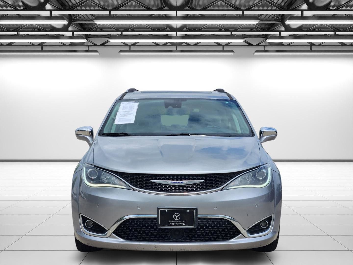Used 2019 Chrysler Pacifica Limited w/ Tire & Wheel Group image 4