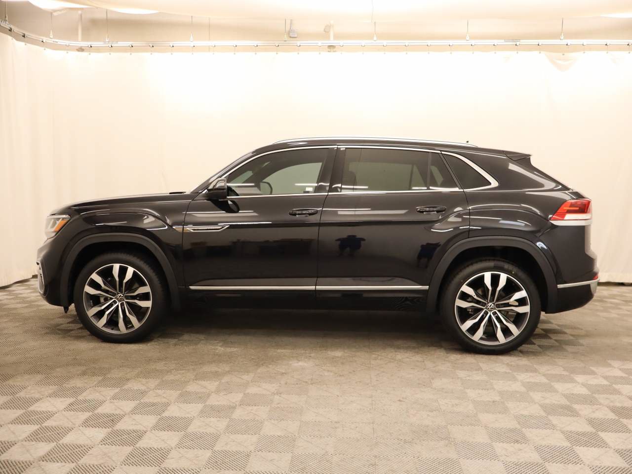 Used 2023 Volkswagen Atlas Cross Sport SEL Premium R-Line AWD/4WD image 2