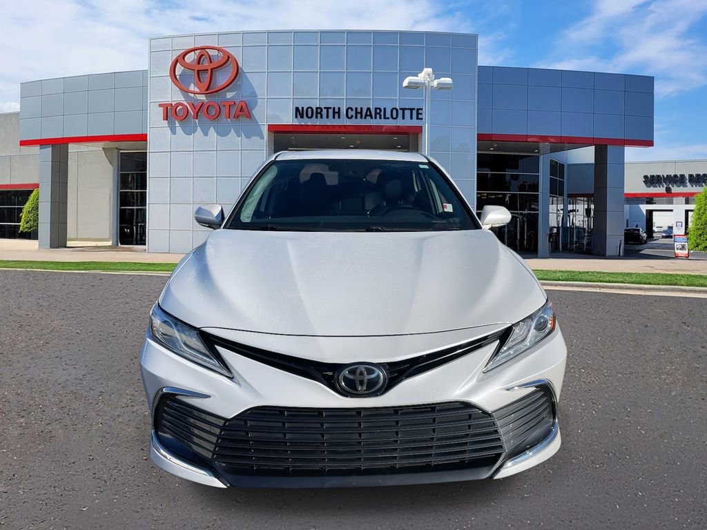 Used 2021 Toyota Camry XLE image 4