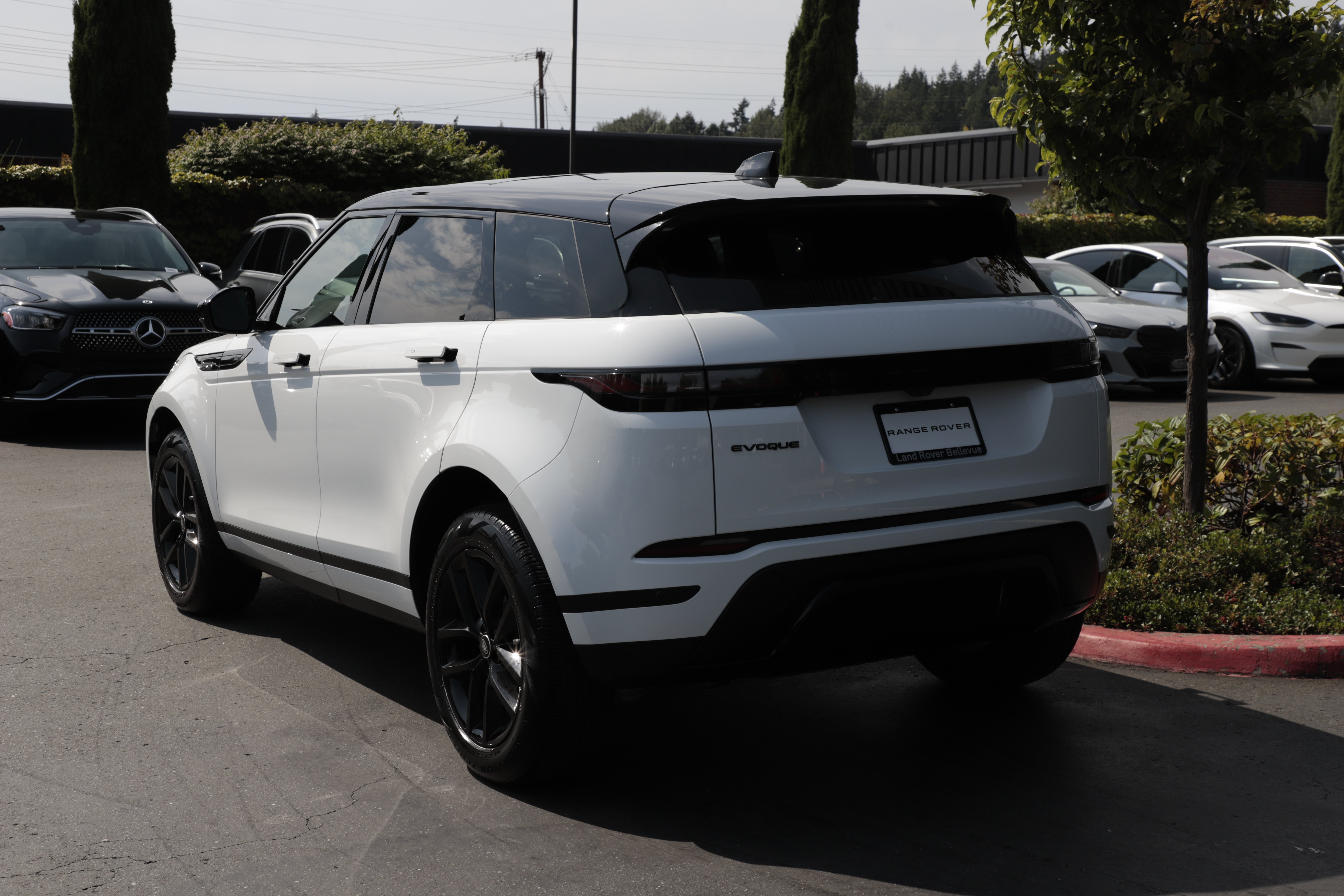 Used 2024 Land Rover Range Rover Evoque S AWD/4WD image 6