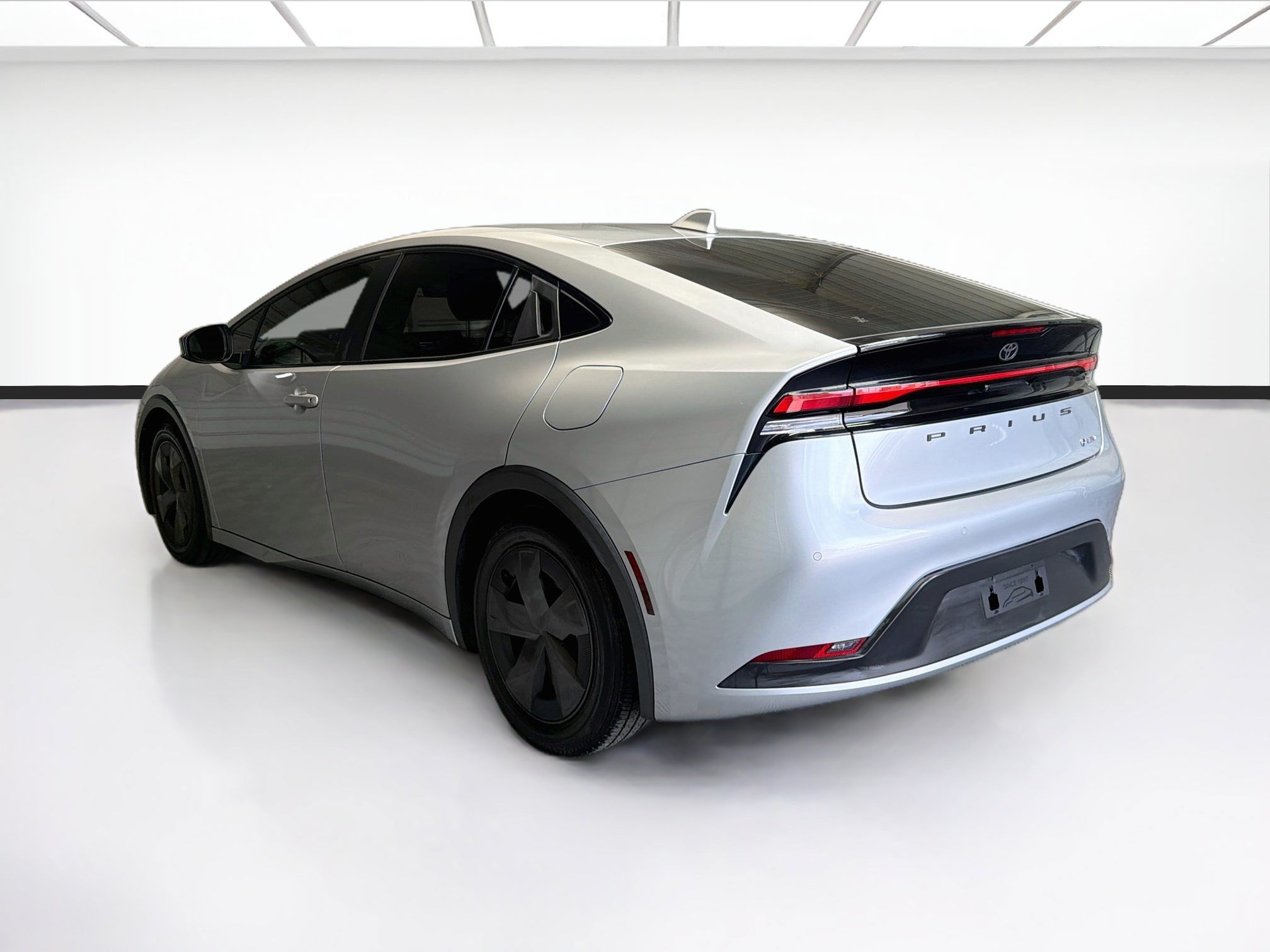 Used 2023 Toyota Prius LE FWD image 6
