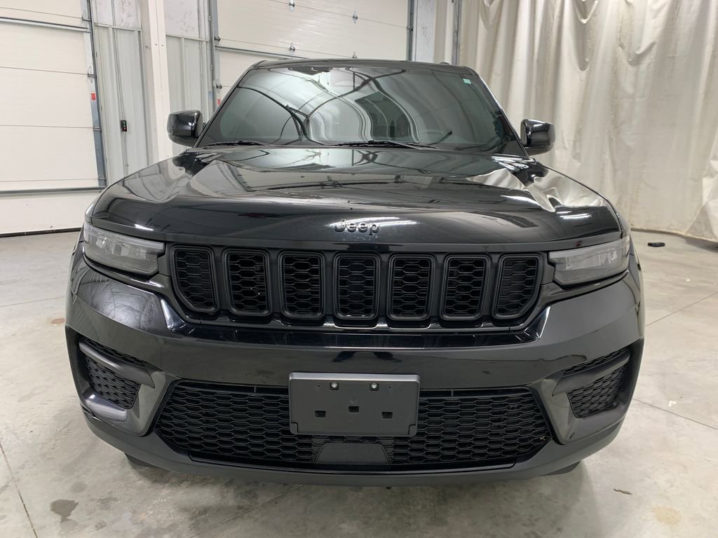 Used 2024 Jeep Grand Cherokee Altitude AWD/4WD image 29