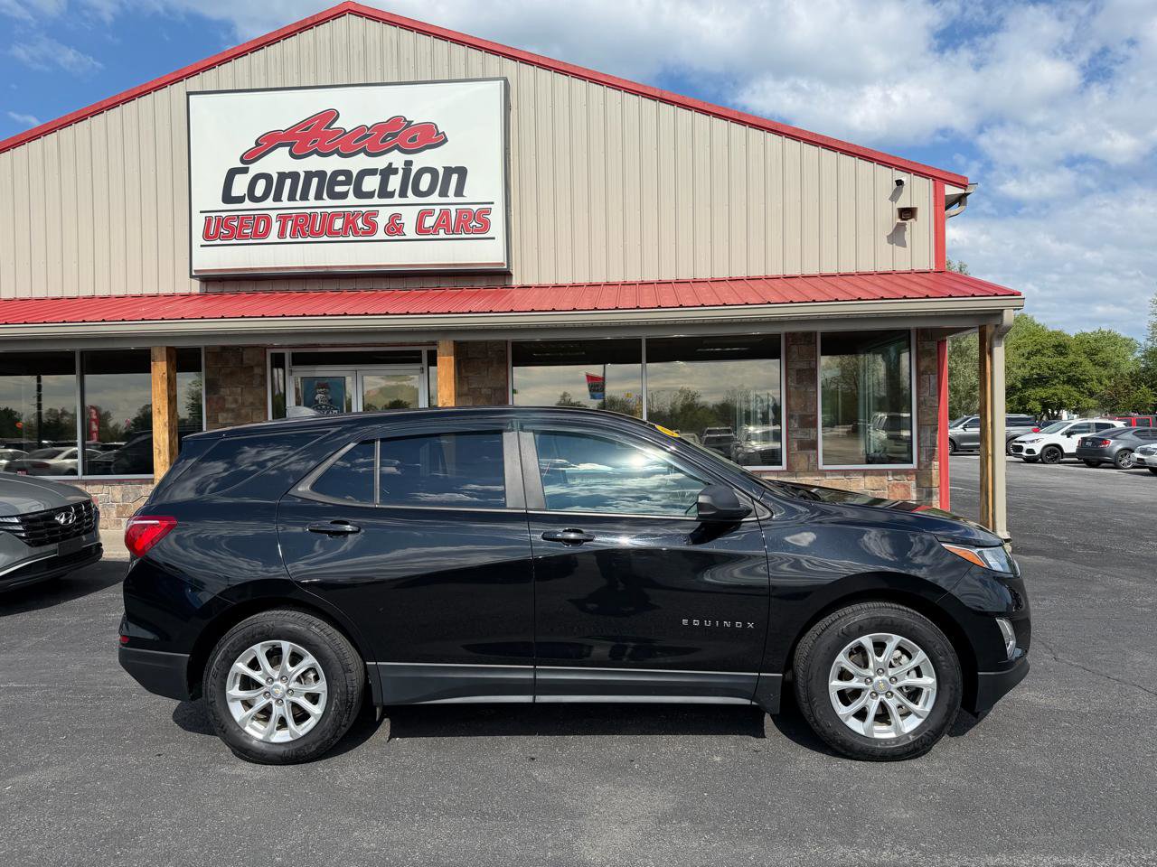 Used 2020 Chevrolet Equinox LS w/ LS Convenience Package FWD image 3