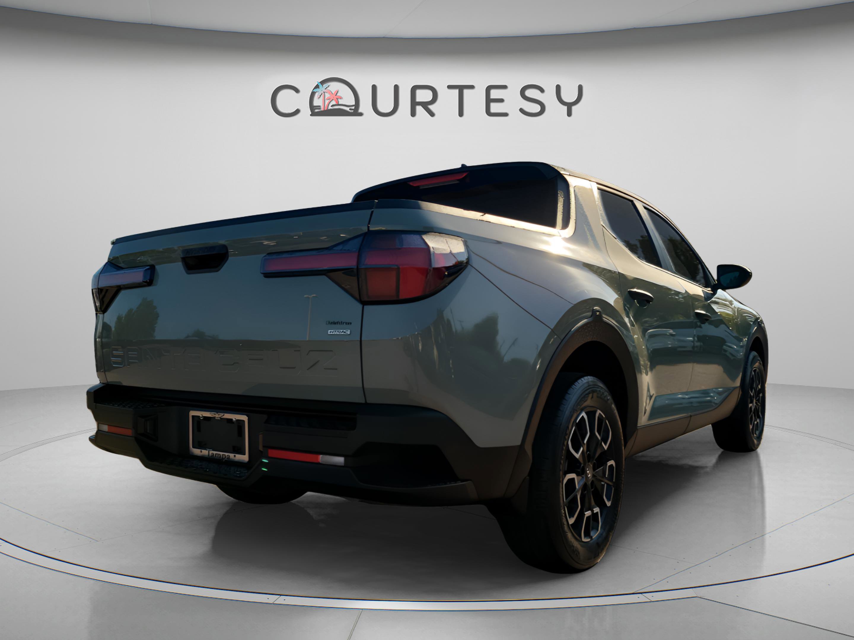 Used 2023 Hyundai Santa Cruz SE image 3