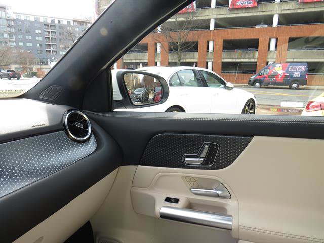 Used 2025 Mercedes-Benz GLA 250 4MATIC image 16