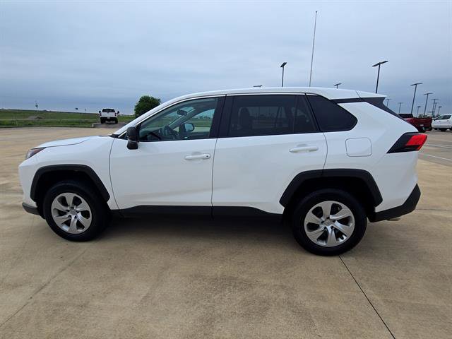 Used 2022 Toyota RAV4 LE FWD image 5